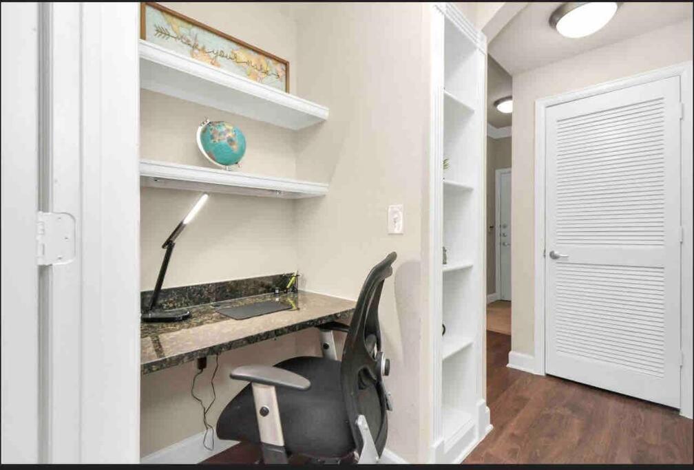 Luxury 1Bedroom/Pool View/ Galleria W/Study Desk Хьюстон Экстерьер фото