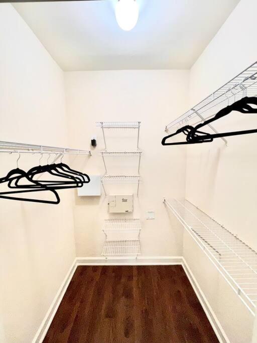 Luxury 1Bedroom/Pool View/ Galleria W/Study Desk Хьюстон Экстерьер фото